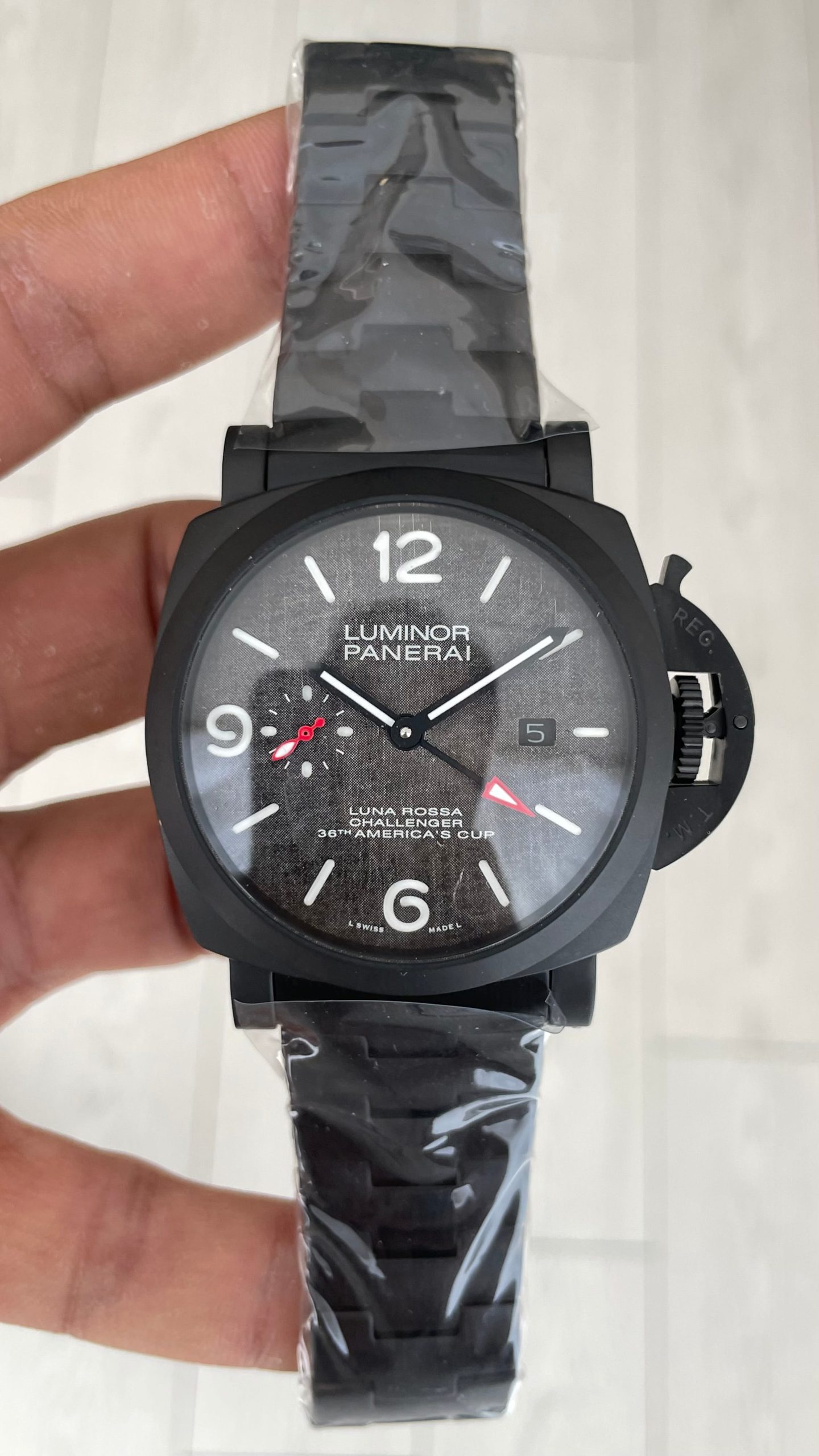 Panerai Luminor Luna Rossa PAM01036 Gri Kadran PVD Black 44mm Replika Saat Panerai Luminor Luna Rossa PAM01036 Gri Kadran PVD Black 44mm Replika Saat