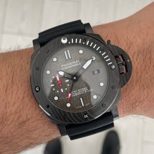 Panerai Submersible Luna Rossa Carbotech PAM01039 Gri Kadran 47mm Erkek Kol Saati