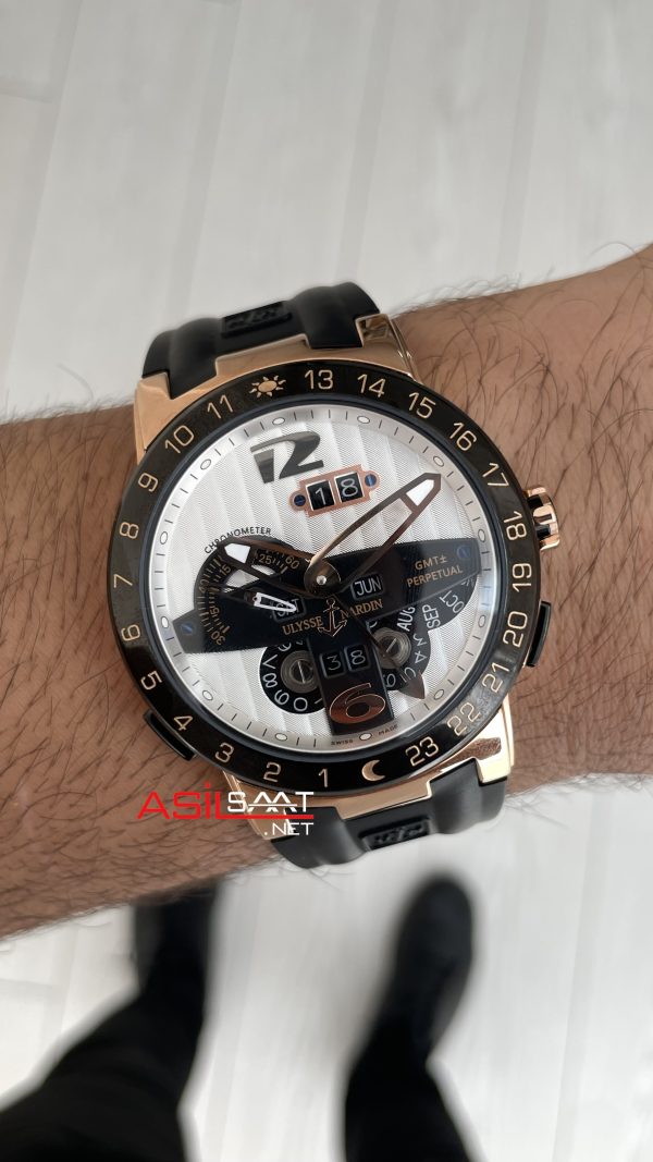 Ulysse Nardin El Toro GMT Perpetual Calendar Executive Beyaz Kadran 43mm Rose Replika Saat Ulysse Nardin El Toro GMT Perpetual Calendar Executive Beyaz Kadran 43mm Rose Replika Saat