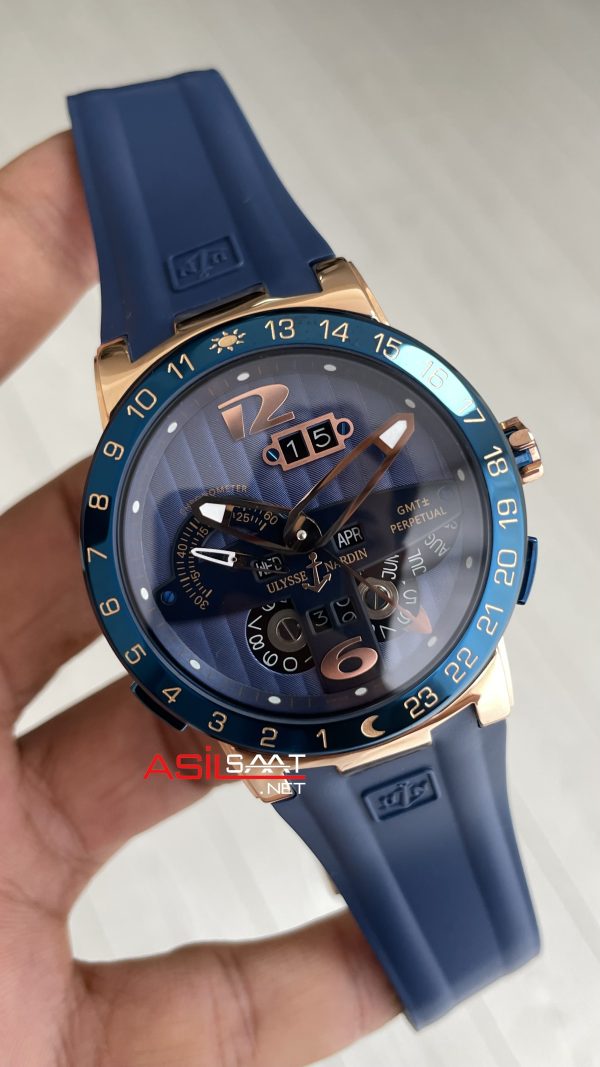 Ulysse Nardin El Toro GMT Perpetual Calendar Executive Mavi Kadran 43mm Rose Replika Saat Ulysse Nardin El Toro GMT Perpetual Calendar Executive Mavi Kadran 43mm Rose Replika Saat