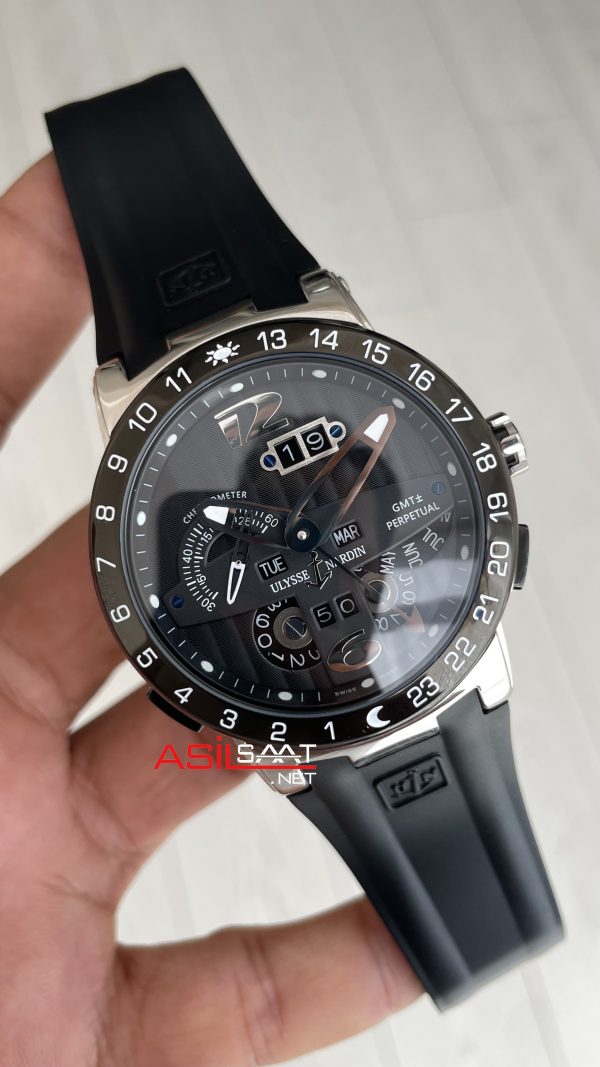 Ulysse Nardin El Toro GMT Perpetual Executive Siyah Kadran 43mm Replika Saat Ulysse Nardin El Toro GMT Perpetual Executive Siyah Kadran 43mm Replika Saat