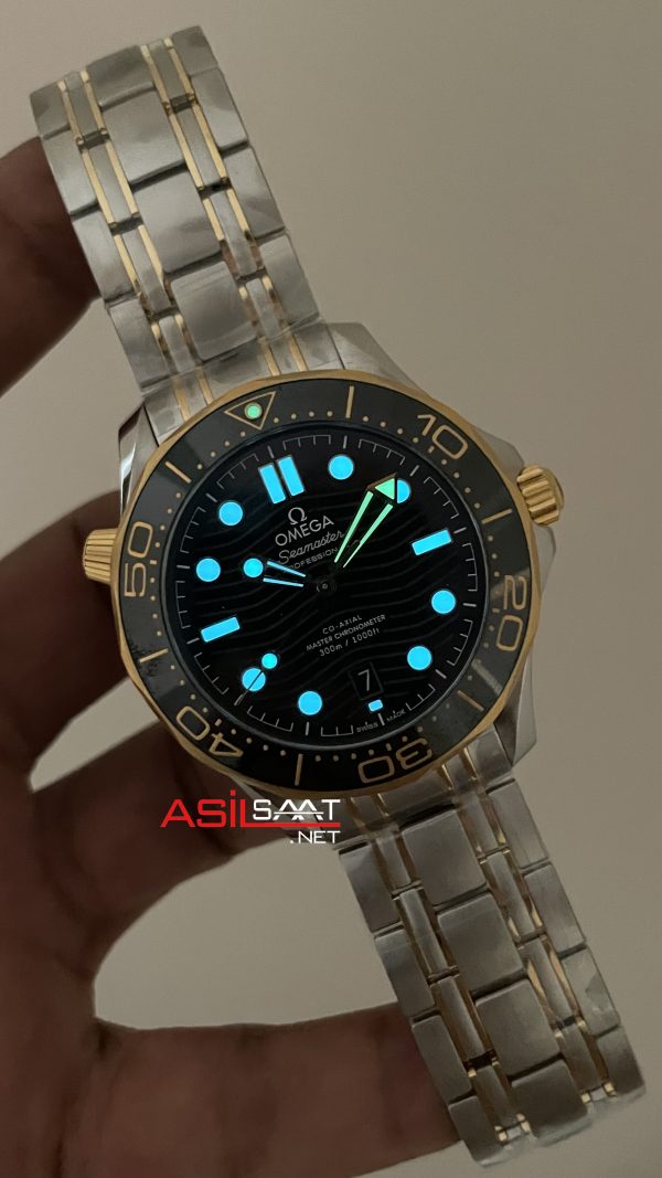 Omega Seamaster Diver 300M Siyah Kadran 42mm Two Tone Gold 210.20.42.20.01.002 Tungsten 18K DD8800 VS Factory 1:1 Super Clone Swiss ETA Saat