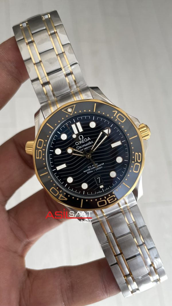 Omega Seamaster Diver 300M Siyah Kadran 42mm Two Tone Gold 210.20.42.20.01.002 Tungsten 18K DD8800 VS Factory 1:1 Super Clone Swiss ETA Saat
