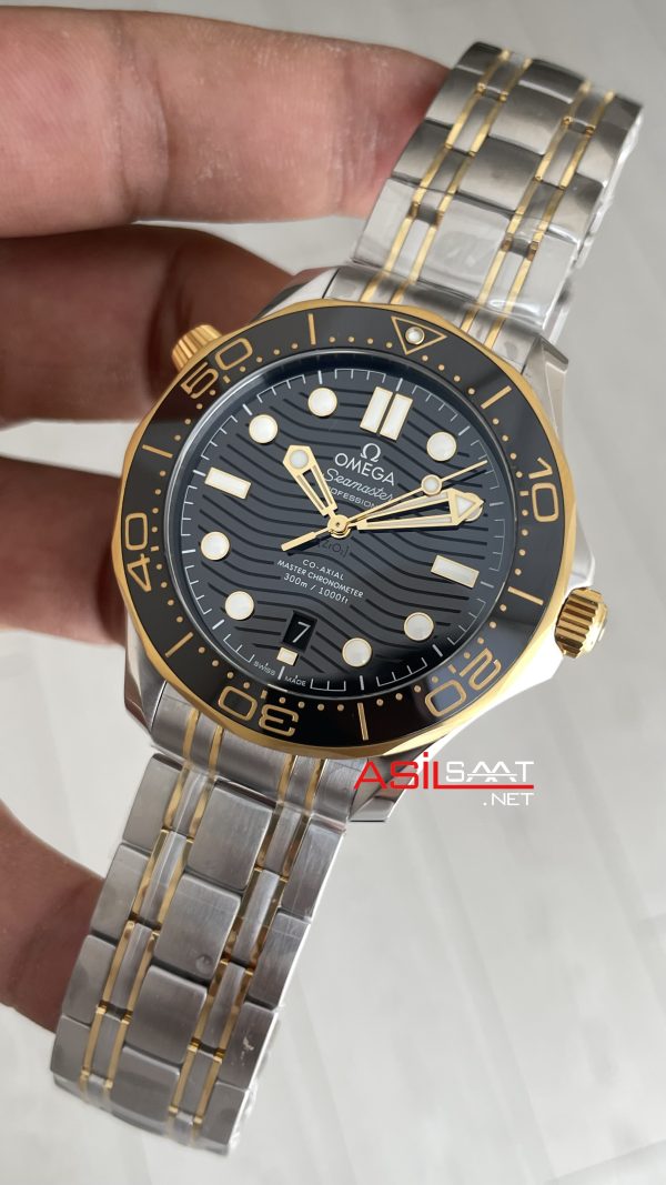 Omega Seamaster Diver 300M Siyah Kadran 42mm Two Tone Gold 210.20.42.20.01.002 Tungsten 18K DD8800 VS Factory 1:1 Super Clone Swiss ETA Saat