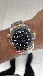 Omega Seamaster Diver 300M Siyah Kadran 42mm Two Tone Gold 210.20.42.20.01.002 Tungsten 18K DD8800 VS Factory 1:1 Super Clone Swiss ETA Saat