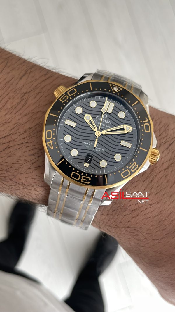Omega Seamaster Diver 300M Siyah Kadran 42mm Two Tone Gold 210.20.42.20.01.002 Tungsten 18K DD8800 VS Factory 1:1 Super Clone Swiss ETA Saat