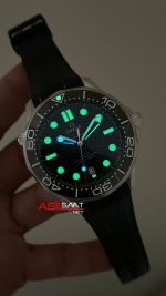 Omega Seamaster Diver 42mm Siyah Kadran Replika Saat