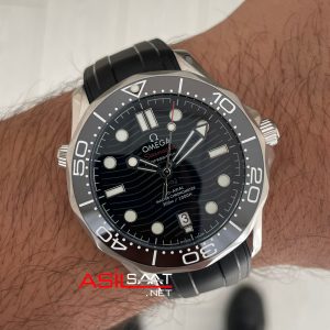 Omega Seamaster Diver 42mm Siyah Kadran Replika Saat