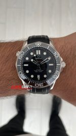 Omega Seamaster Diver 42mm Siyah Kadran Replika Saat