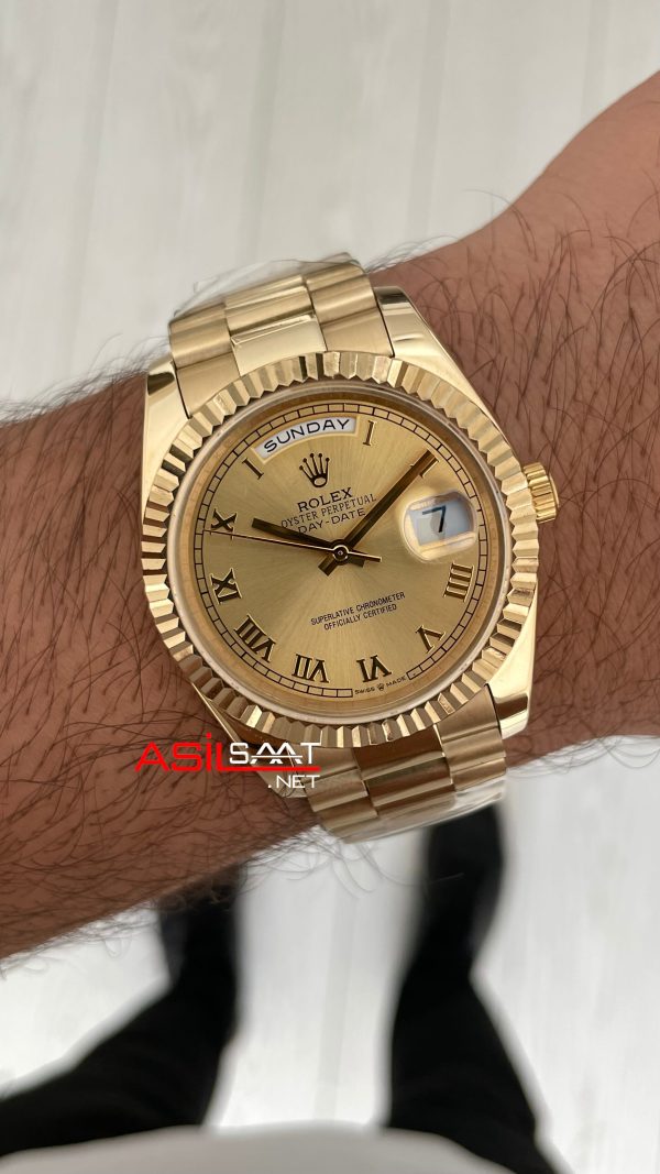 Rolex Day Date Champagne 228238 President 40mm