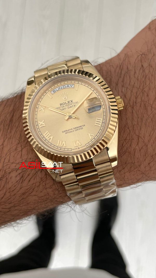 Rolex Day Date Champagne 228238 President 40mm