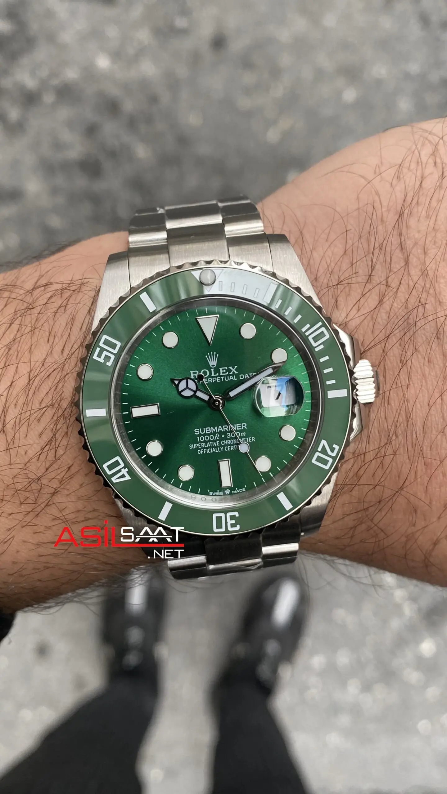 Rolex Submariner Hulk 116610LV Oyster Perpetual