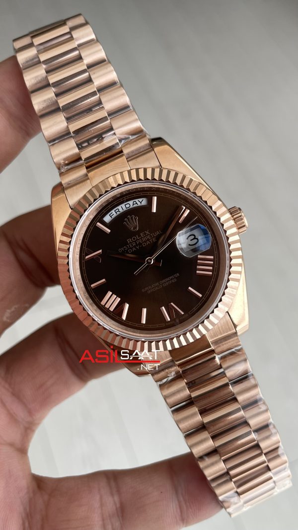 Rolex Day Date Kahverengi 228235 Chocolate Roman Dial 40mm Rose Replika Saat Rolex Day Date Kahverengi 228235 Chocolate Roman Dial 40mm Rose Replika Saat