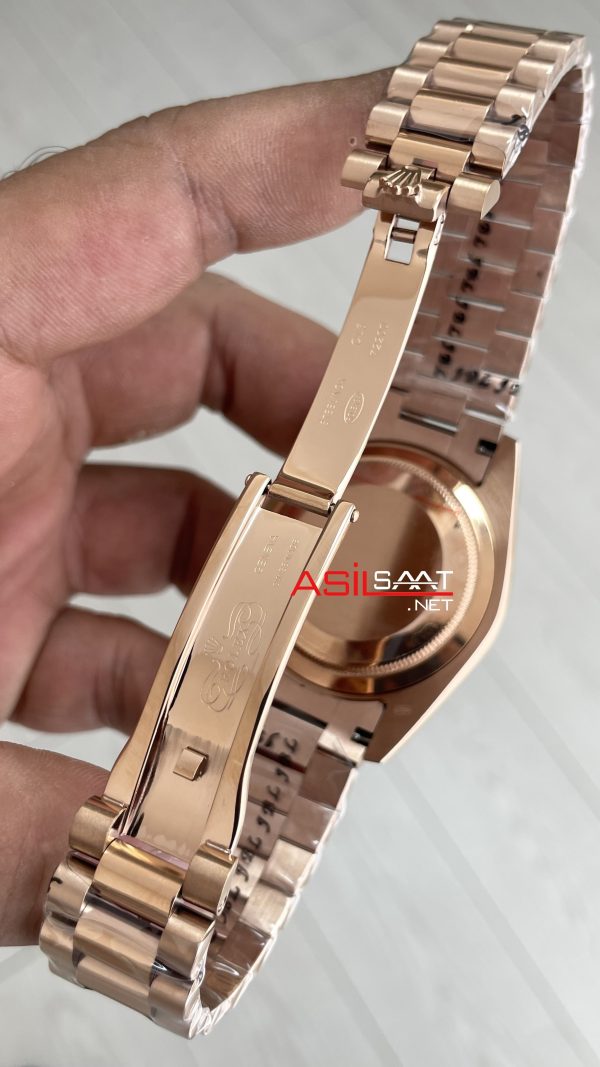 Rolex Day Date Kahverengi 228235 Chocolate Roman Dial 40mm Rose Replika Saat Rolex Day Date Kahverengi 228235 Chocolate Roman Dial 40mm Rose Replika Saat