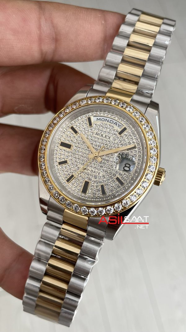 Rolex Day Date Pave Baguette Diamond 40mm Taşlı Kadran Two Tone Gold Replika Saat