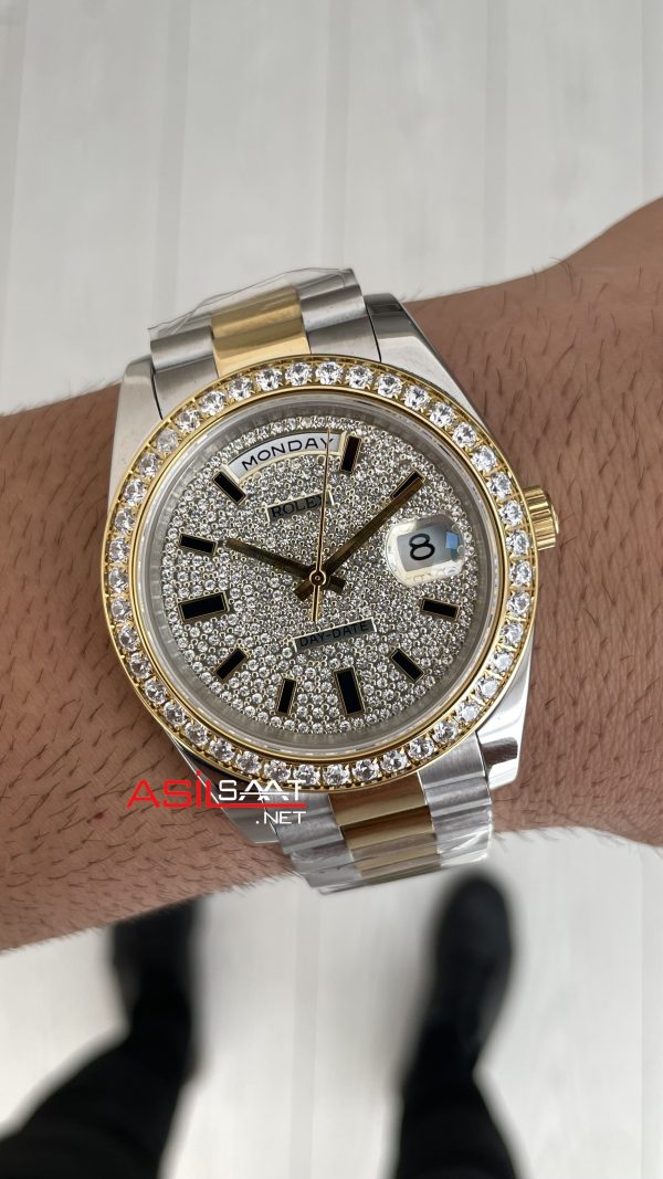 Rolex Day Date Pave Baguette Diamond 40mm Taşlı Kadran Two Tone Gold Replika Saat