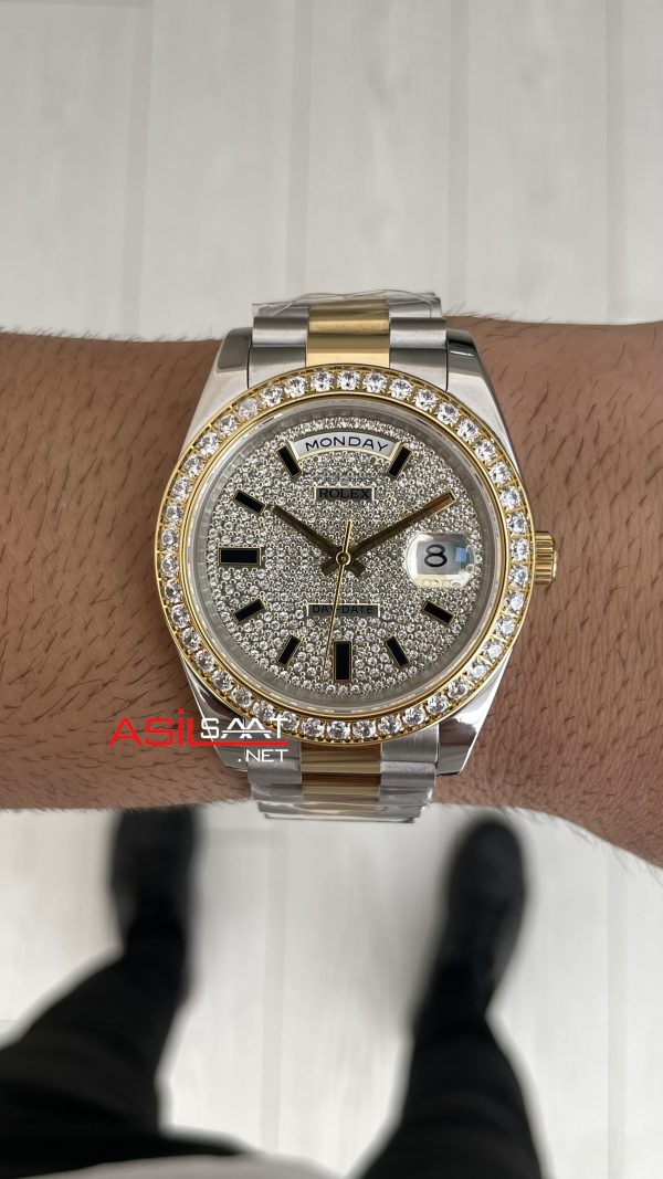 Rolex Day Date Pave Baguette Diamond 40mm Taşlı Kadran Two Tone Gold Replika Saat