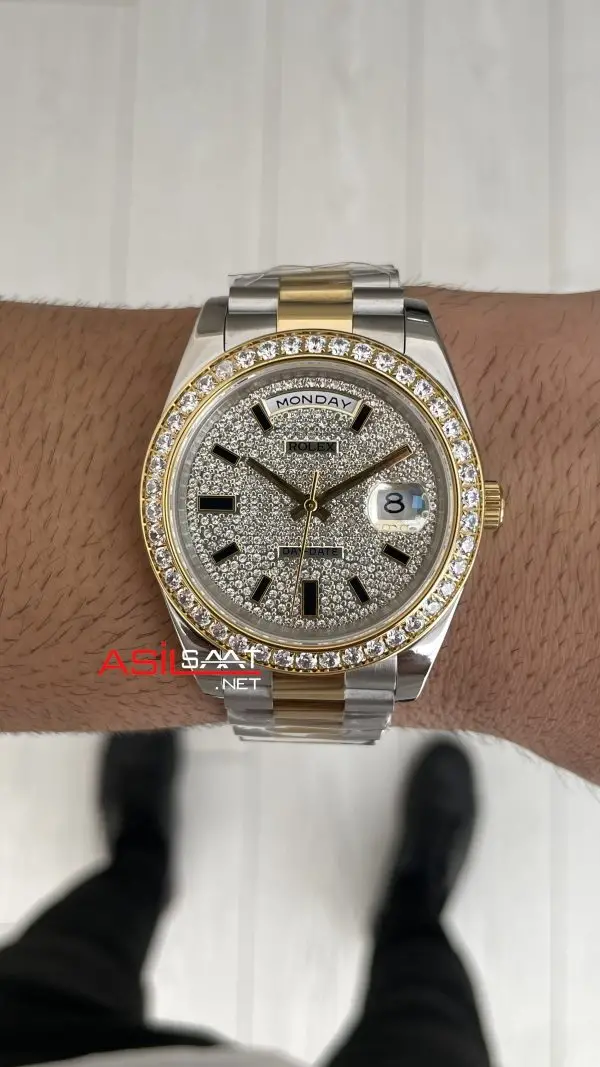 Rolex Day Date Pave Baguette Diamond 40mm Taşlı Kadran Two Tone Gold Replika Saat