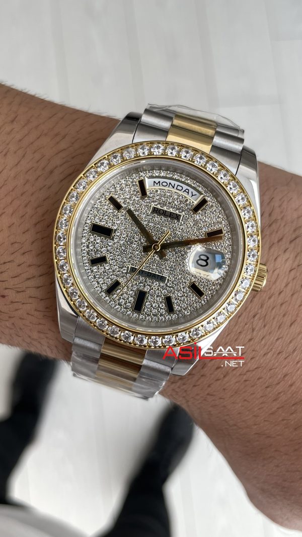 Rolex Day Date Pave Baguette Diamond 40mm Taşlı Kadran Two Tone Gold Replika Saat