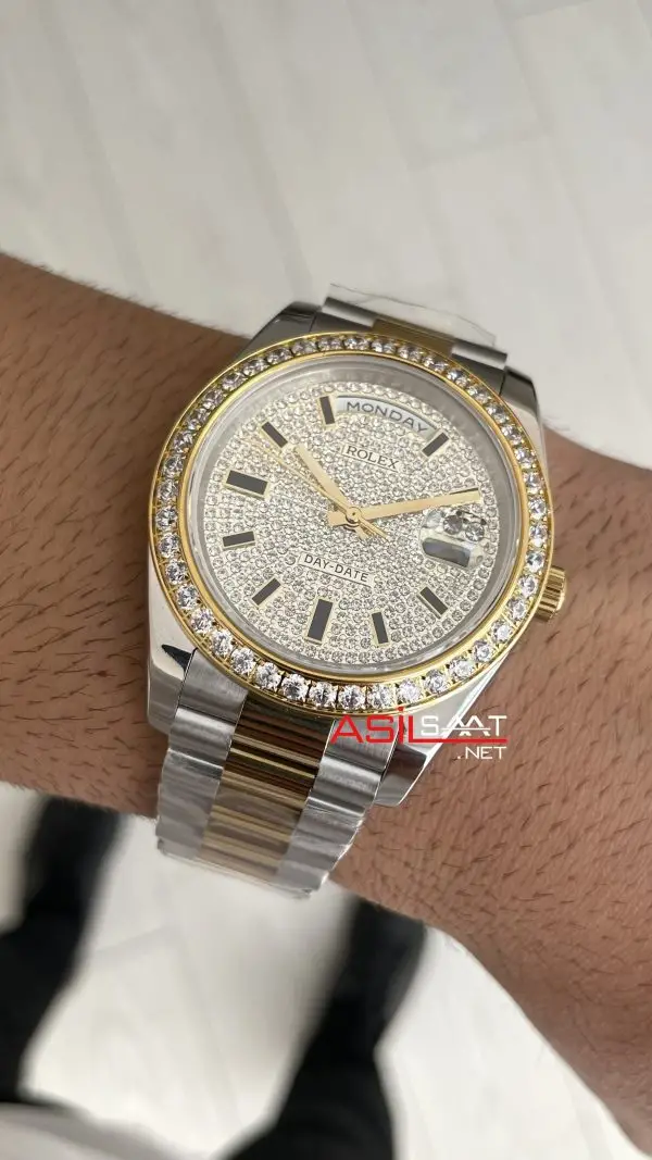 Rolex Day Date Pave Baguette Diamond 40mm Taşlı Kadran Two Tone Gold Replika Saat