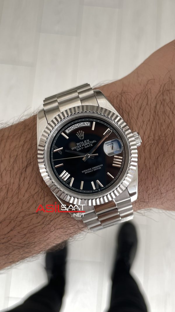 Rolex Day Date Siyah Kadran 228239 Black Roman Dial 40mm Replika Saat Rolex Day Date Siyah Kadran 228239 Black Roman Dial 40mm Replika Saat