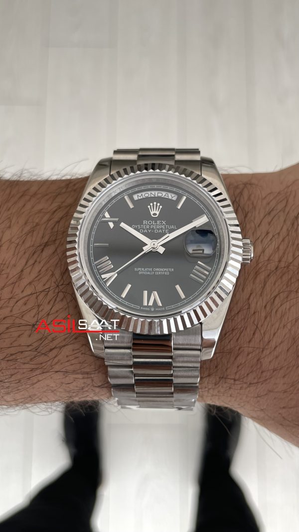 Rolex Day Date Siyah Kadran 228239 Black Roman Dial 40mm Replika Saat Rolex Day Date Siyah Kadran 228239 Black Roman Dial 40mm Replika Saat