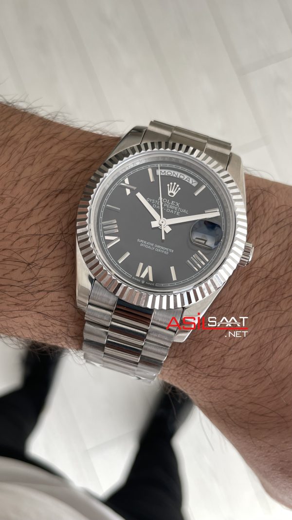 Rolex Day Date Siyah Kadran 228239 Black Roman Dial 40mm Replika Saat Rolex Day Date Siyah Kadran 228239 Black Roman Dial 40mm Replika Saat