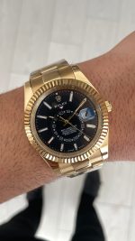Rolex Sky Dweller Siyah 336938 Oyster Gold 42mm Replika Saat