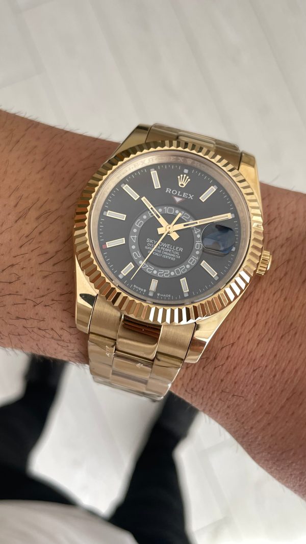 Rolex Sky Dweller Siyah 336938 Oyster Gold 42mm Replika Saat