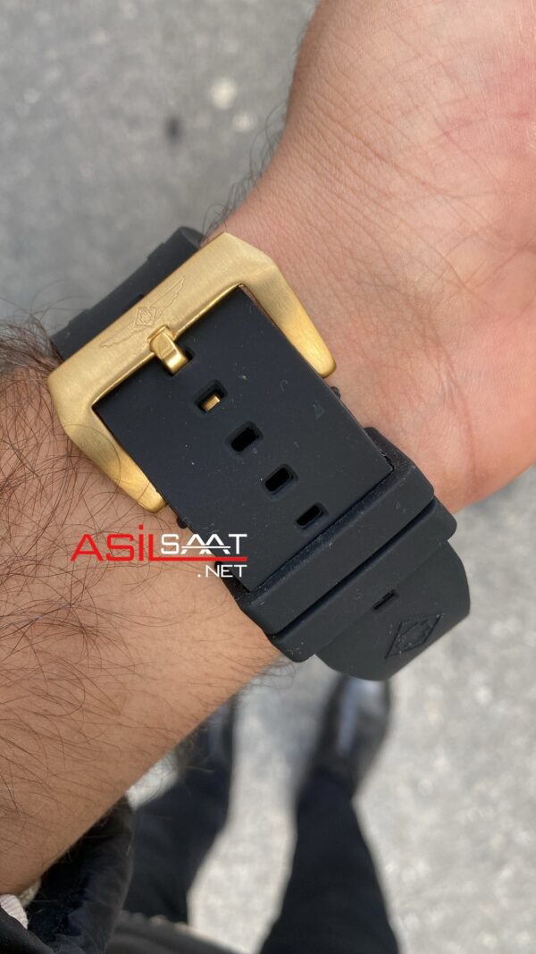 Invicta Magnum Reserve Bolt Zeus 52 mm Siyah Kadran 26447 Gold Replika Saat IMA020