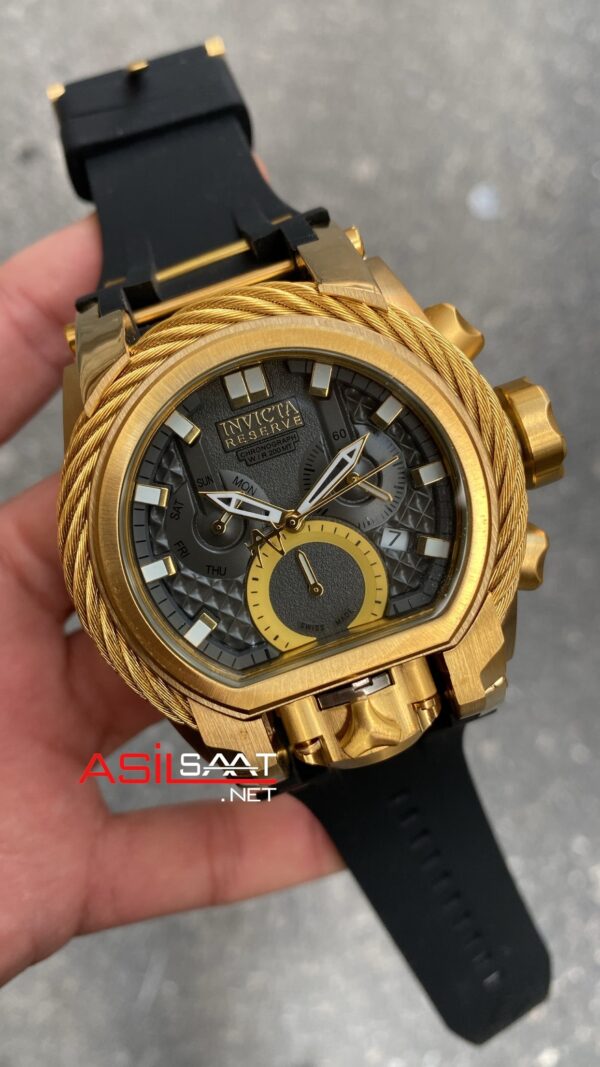 Invicta Magnum Reserve Bolt Zeus 52 mm Siyah Kadran 26447 Gold Replika Saat IMA020