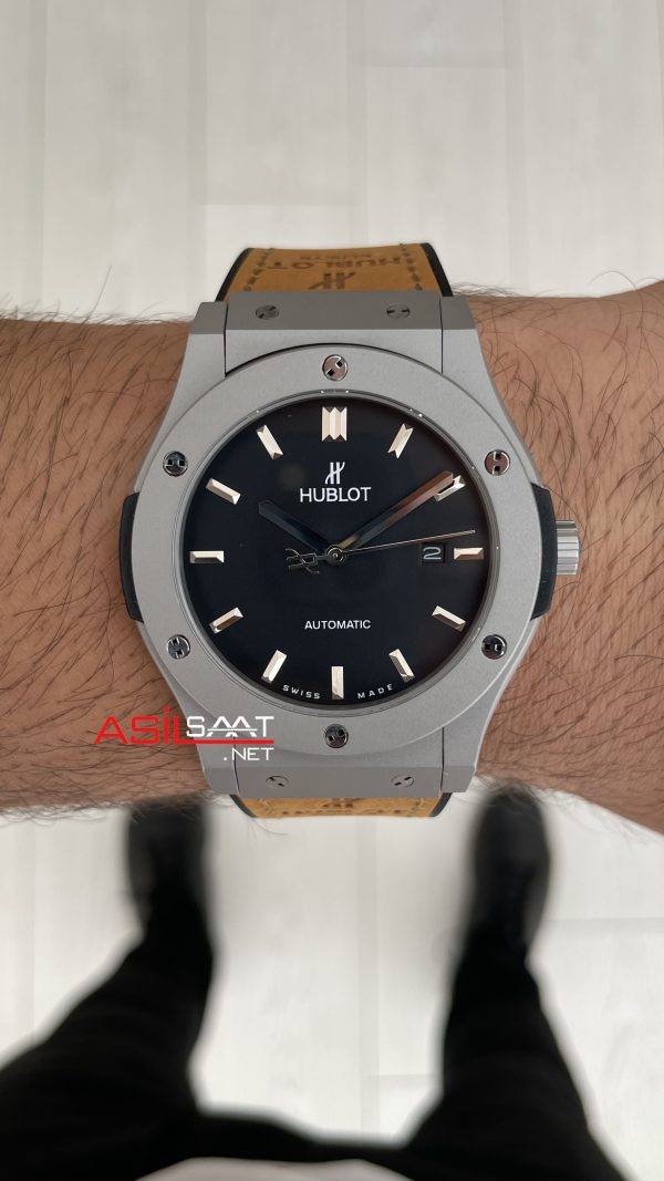 Hublot Classic Fusion Siyah Kadran 42 mm Kahverengi Replika Saat