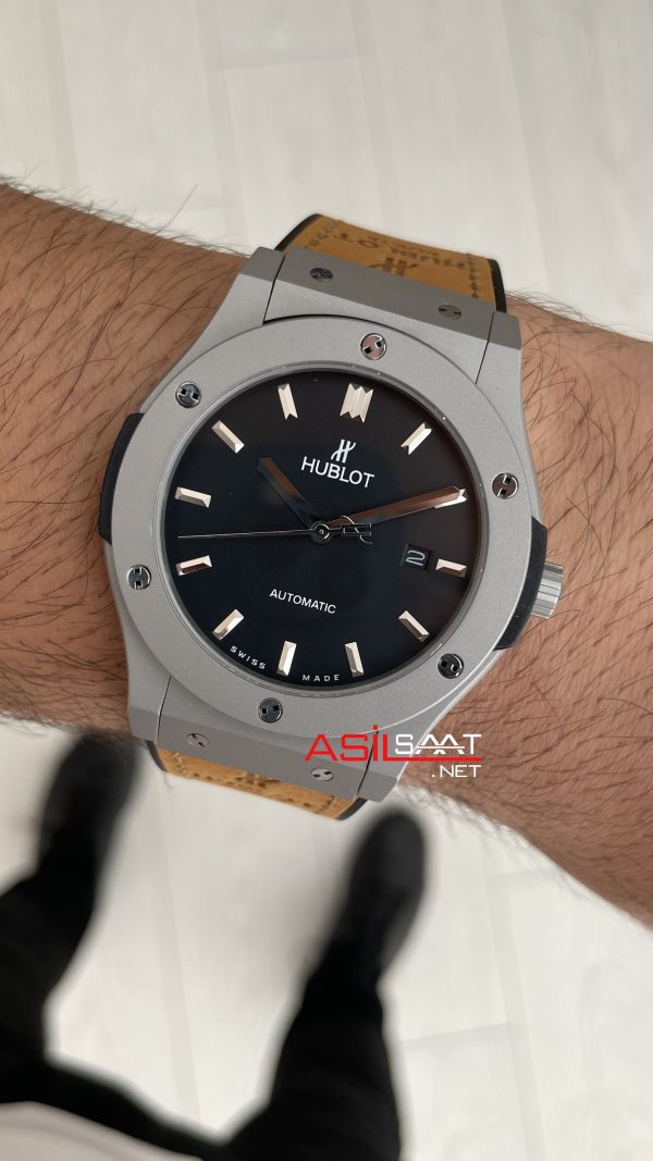 Hublot Classic Fusion Siyah Kadran 42 mm Kahverengi Replika Saat