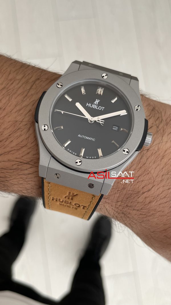 Hublot Classic Fusion Siyah Kadran 42 mm Kahverengi Replika Saat