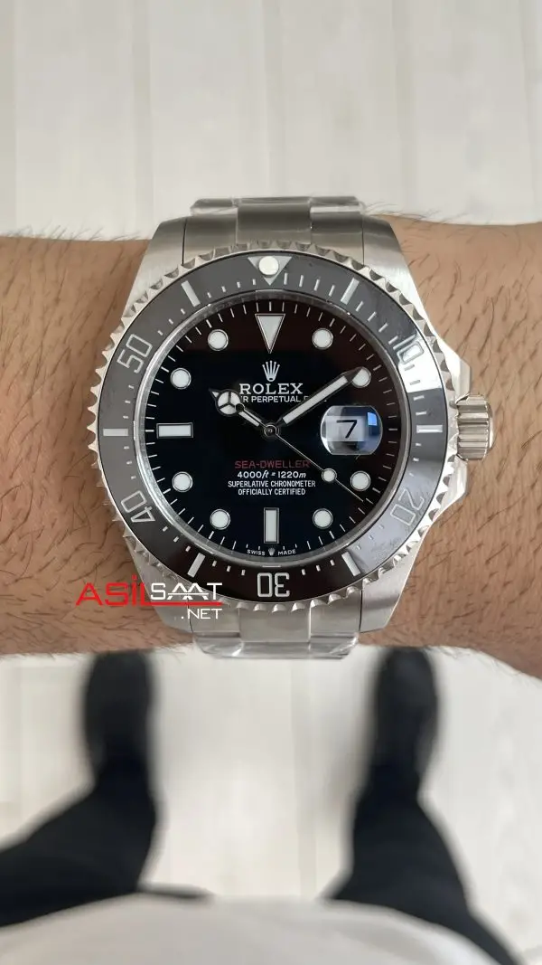Rolex Sea-Dweller 126600 Oyster Red Text 43mm Rolex Sea-Dweller 126600 Oyster Red Text 43mm