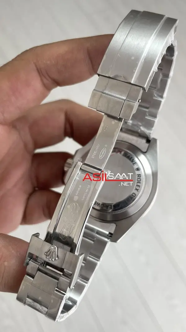 Rolex Sea-Dweller 126600 Oyster Red Text 43mm Rolex Sea-Dweller 126600 Oyster Red Text 43mm