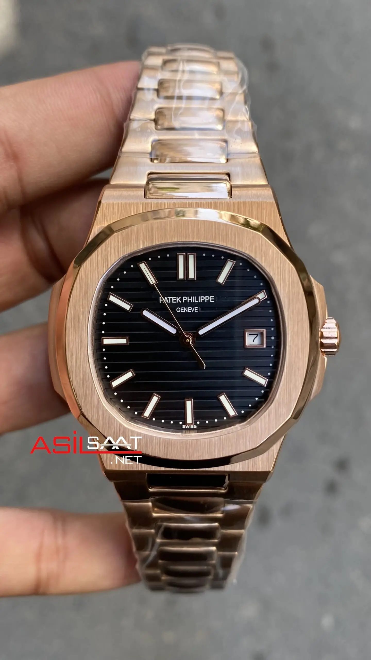 Patek Philippe Nautilus 40 mm Siyah Kadran 5711 Rosegold Replika PPNA008