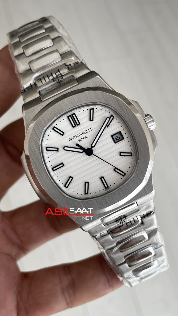 Patek Philippe Nautilus 5711 Beyaz Kadran 40mm Replika Saat