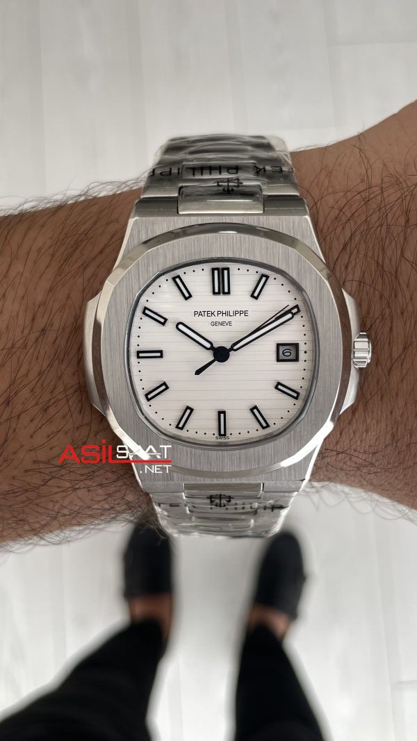 Patek Philippe Nautilus 5711 Beyaz Kadran 40mm Replika Saat