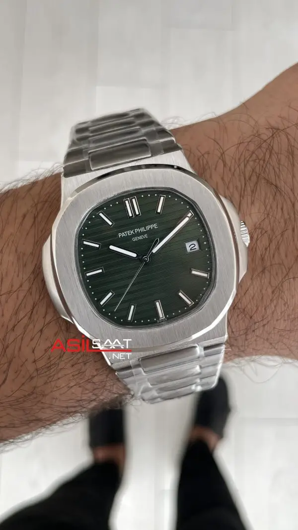 Patek Philippe Nautilus 5711 Yeşil Kadran 40mm Replika Saat Patek Philippe Nautilus 5711 Yeşil Kadran 40mm Replika Saat
