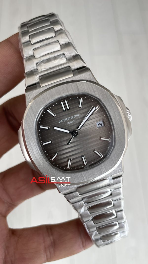Patek Philippe Nautilus 5711 Gri Kadran 40 mm Replika Saat