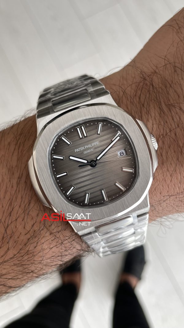 Patek Philippe Nautilus 5711 Gri Kadran 40 mm Replika Saat