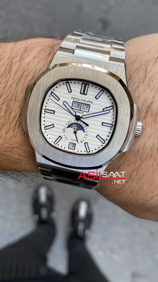 Patek Philippe Nautilus Annual Calendar Beyaz Kadran 40 mm 5726 Silver Replika Saat PPNA071