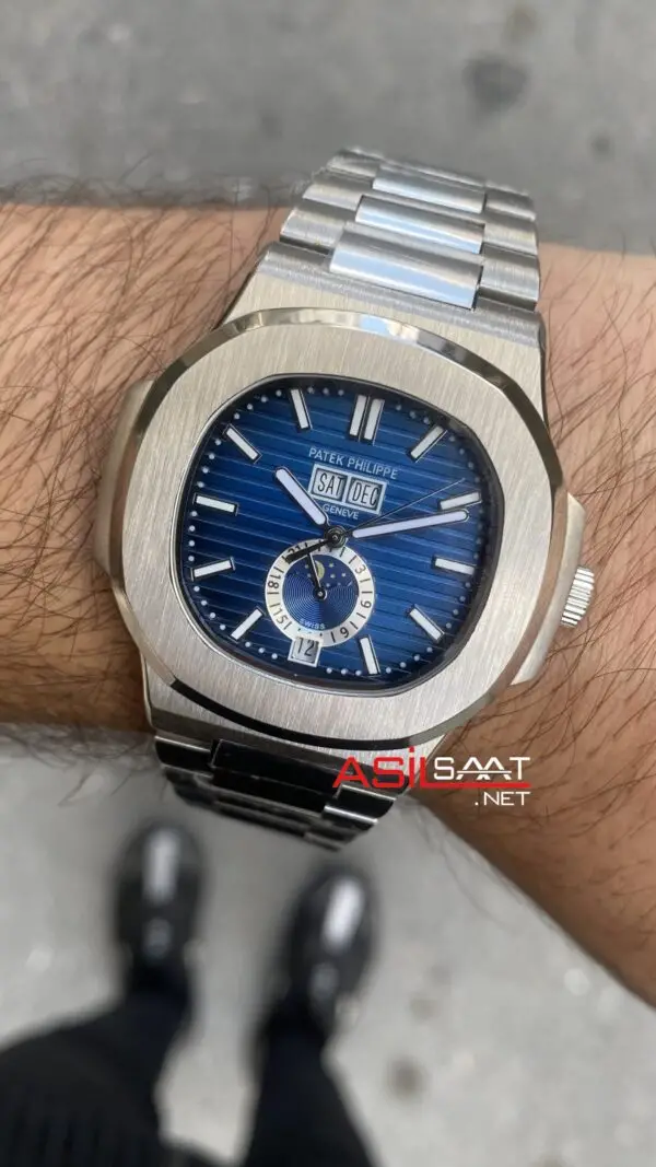 Patek Philippe Nautilus Annual Calendar Mavi Kadran 40 mm 5726 Silver Replika Saat PPNA072 Patek Philippe Nautilus Annual Calendar Mavi Kadran 40 mm 5726 Silver Replika Saat PPNA072