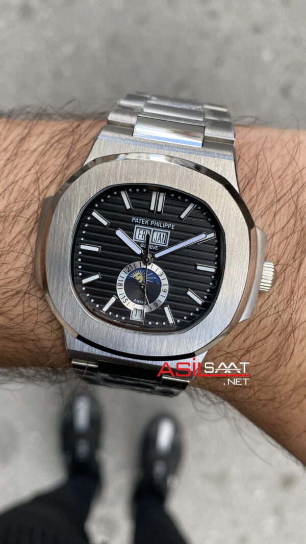 Patek Philippe Nautilus Annual Calendar Siyah Kadran 40 mm 5726 Silver Replika Saat PPNA070 Patek Philippe Nautilus Annual Calendar Siyah Kadran 40 mm 5726 Silver Replika Saat PPNA070