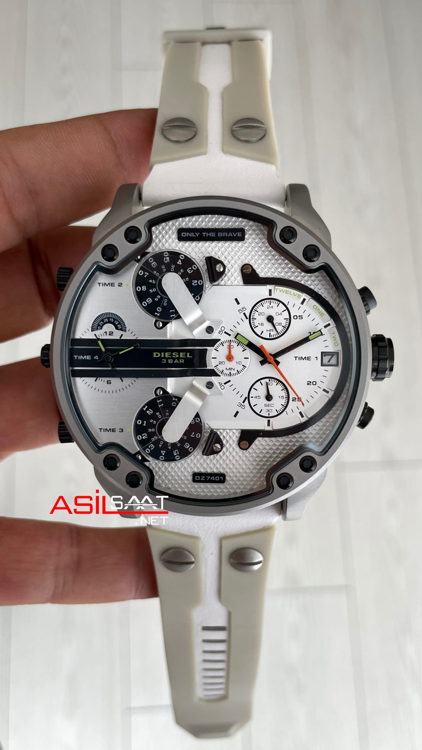 Diesel DZ7401 Mr. Daddy 2.0 Beyaz 57mm Erkek Kol Saati Diesel DZ7401 Mr. Daddy 2.0 Beyaz 57mm Erkek Kol Saati