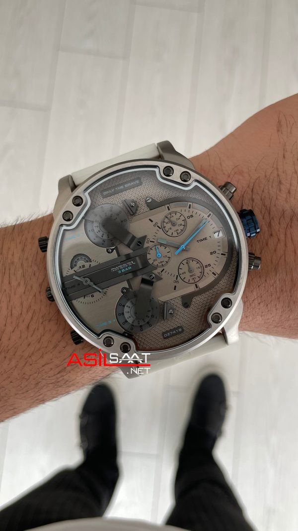 Diesel DZ7419 Mr. Daddy 2.0 Gri ve Beyaz 57mm Erkek Kol Saati