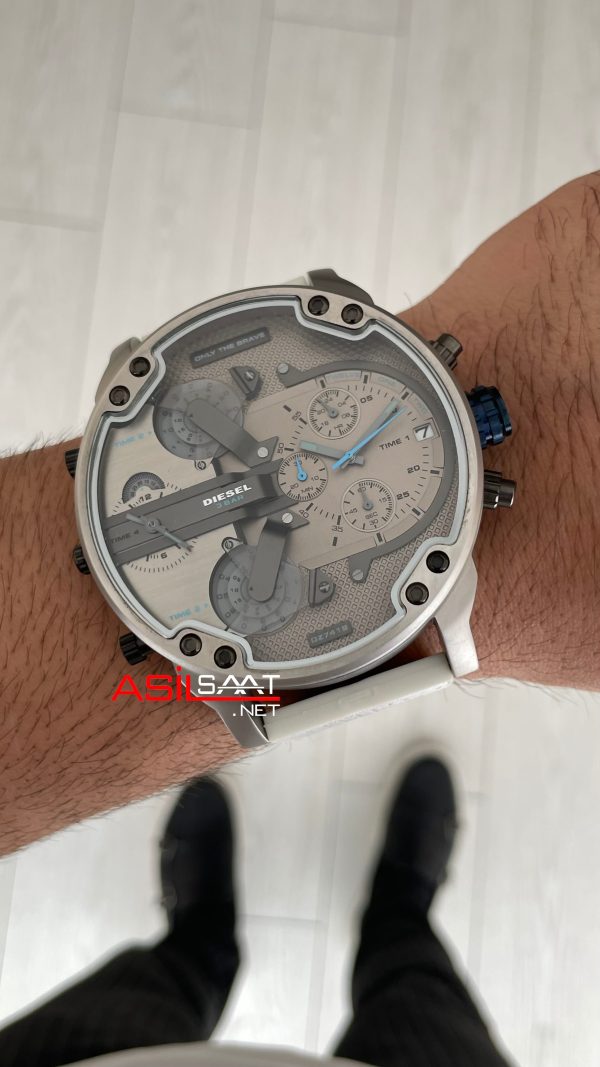 Diesel DZ7419 Mr. Daddy 2.0 Gri ve Beyaz 57mm Erkek Kol Saati
