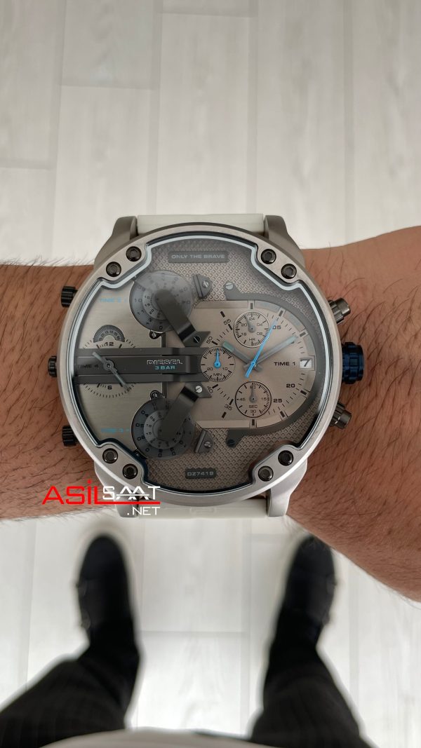Diesel DZ7419 Mr. Daddy 2.0 Gri ve Beyaz 57mm Erkek Kol Saati