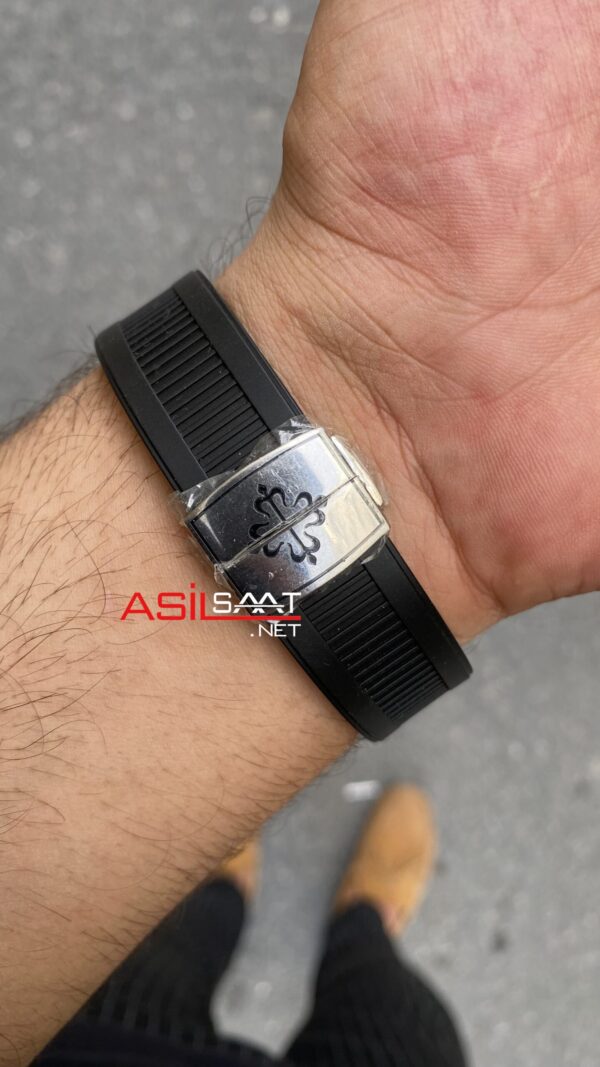 Patek Philippe Nautilus 5711 İşlemeli Kasa Siyah Replika Saat Patek Philippe Nautilus 5711 İşlemeli Kasa Siyah Replika Saat